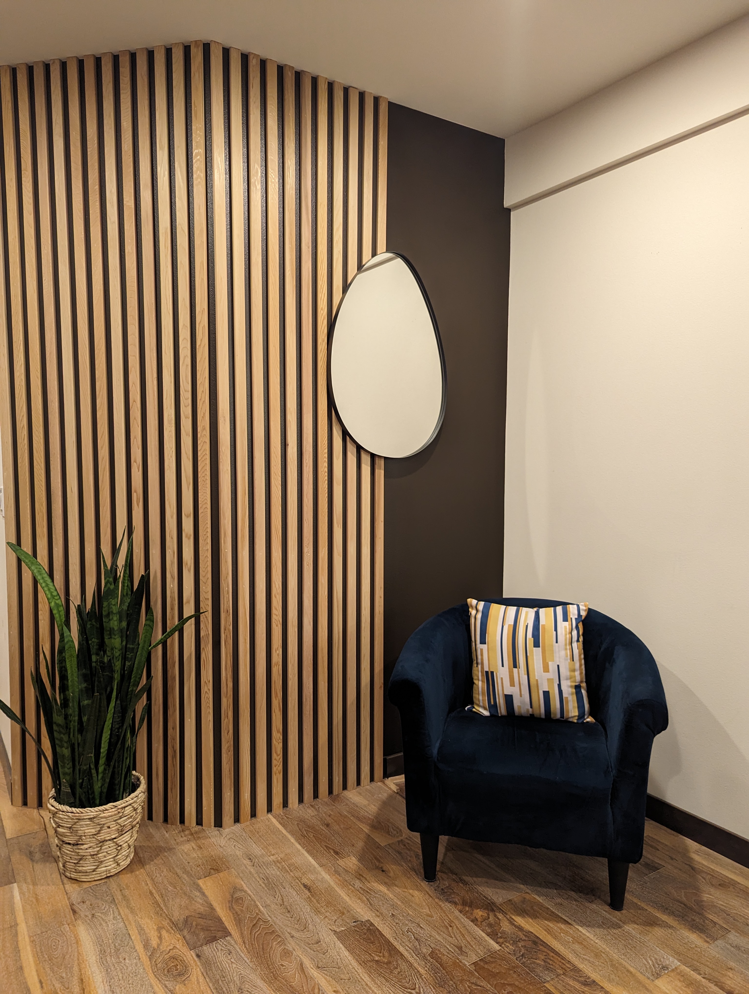 A modern nook elevated using Wood slats and Accent color