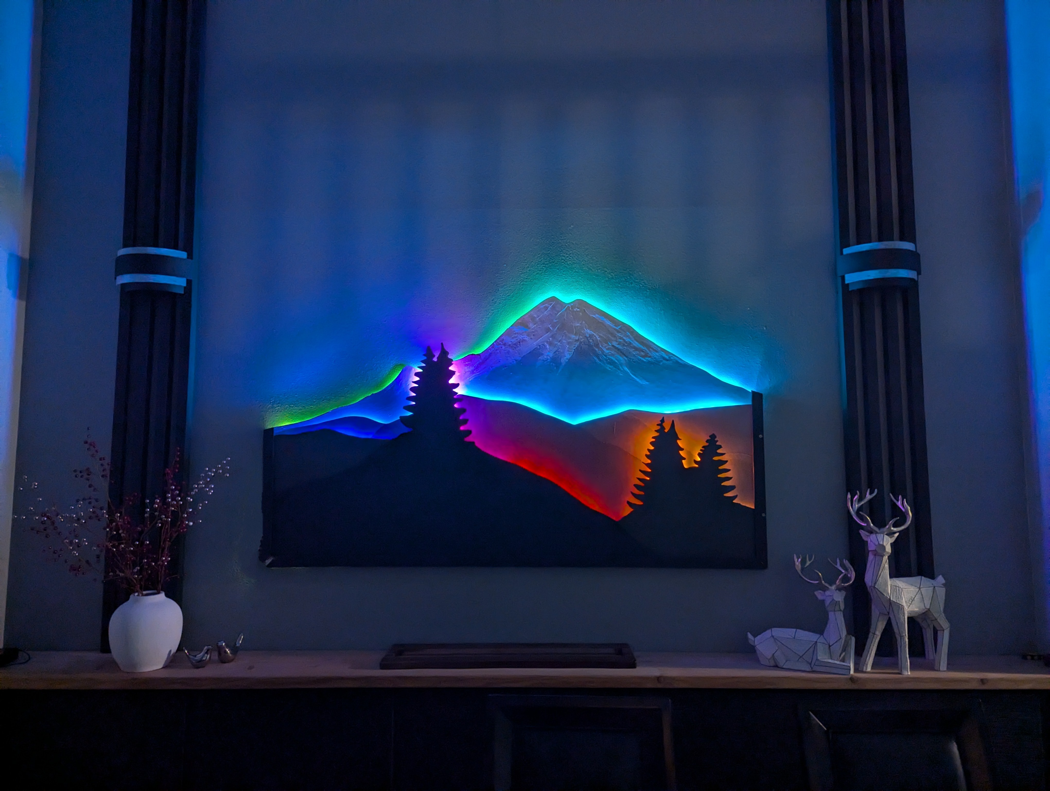 3D art by day and mesmerizing auroras by night - this accent wall embodies the love for the Mountains